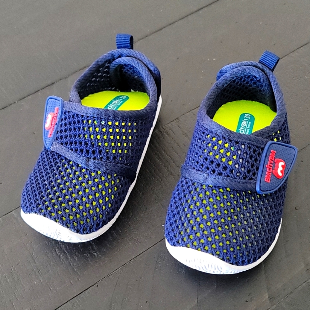 Baby water shoes size 5